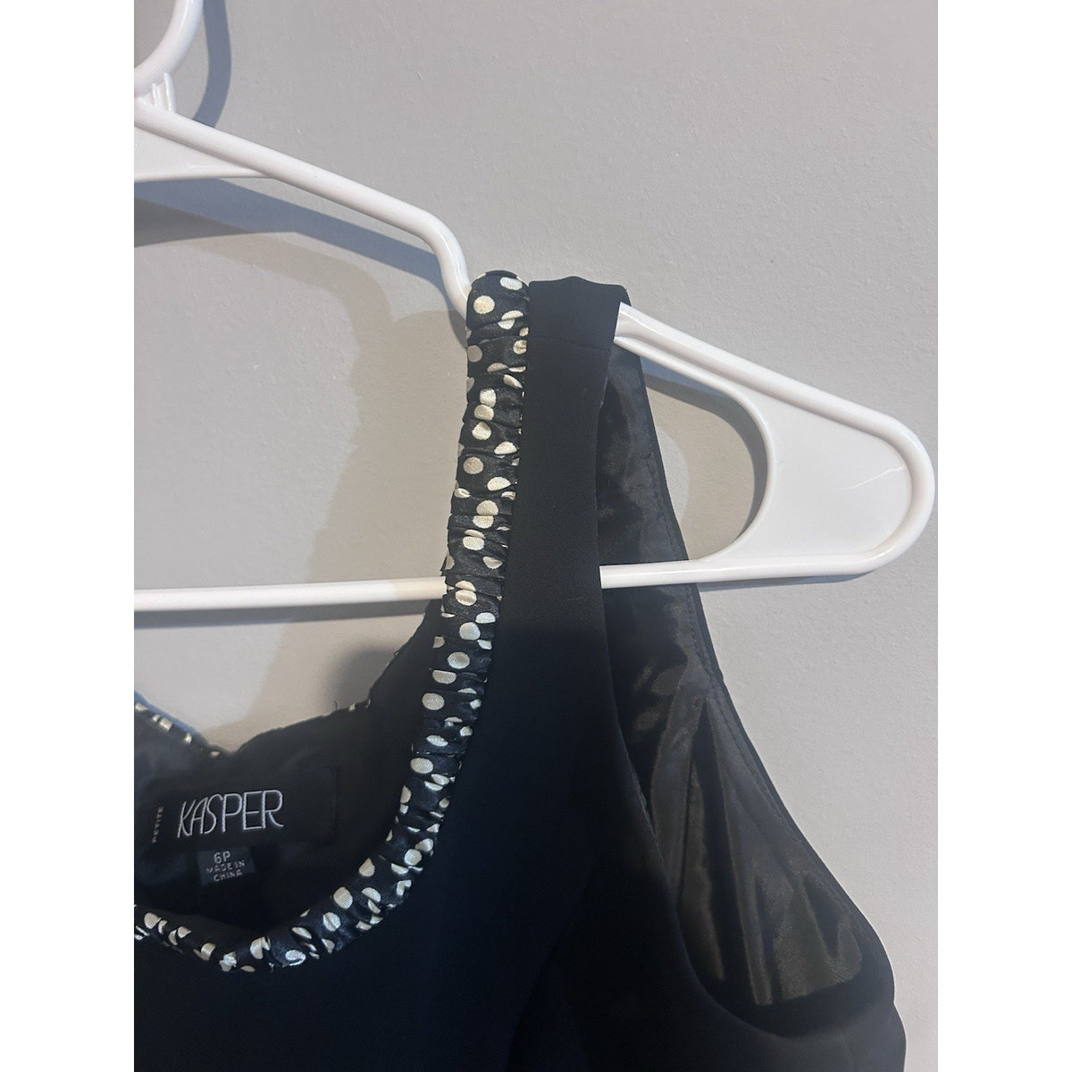 Kasper Petites Women’s Black Woven Sleeveless Scoop Neck Blouse Polka Trim 6P