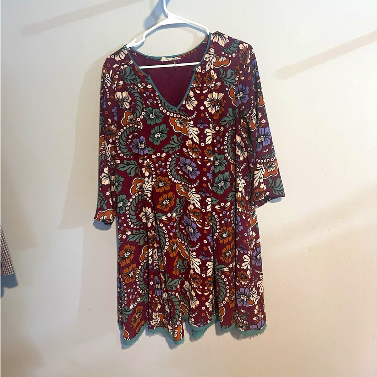 Entro Women Burgundy Floral Shift Dress M 3/4 Sleeve V-Neck Knee Lined