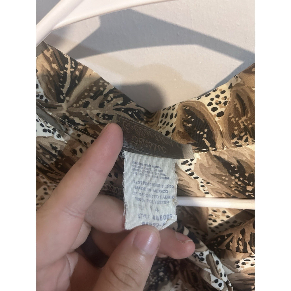 VTG Classic Collection Women’s Floral Collared Woven Button-Up Blouse 14 Beige