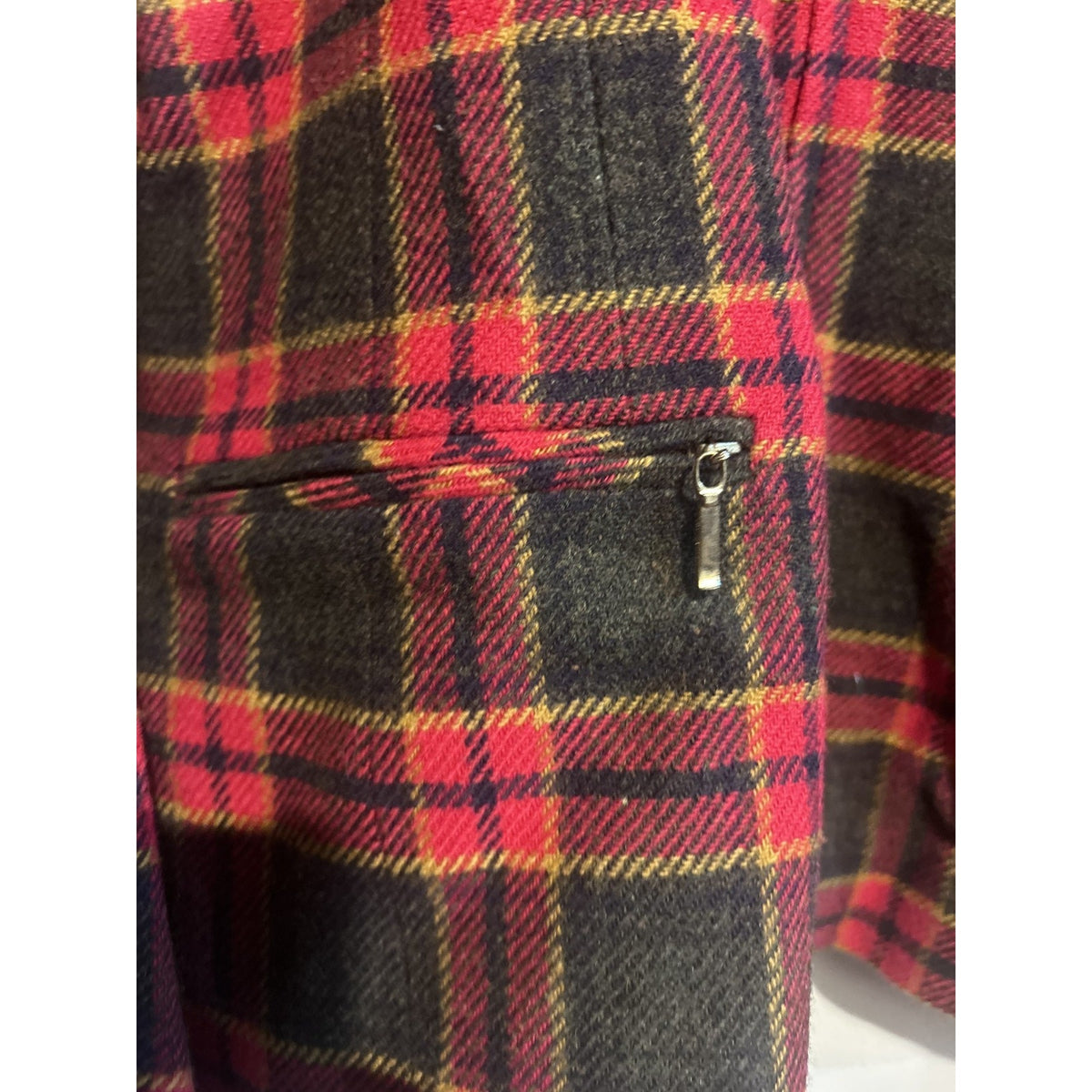 Chaus Red and Gold Plaid Zip Up Blazer 100% Wool Shell Women's size 10