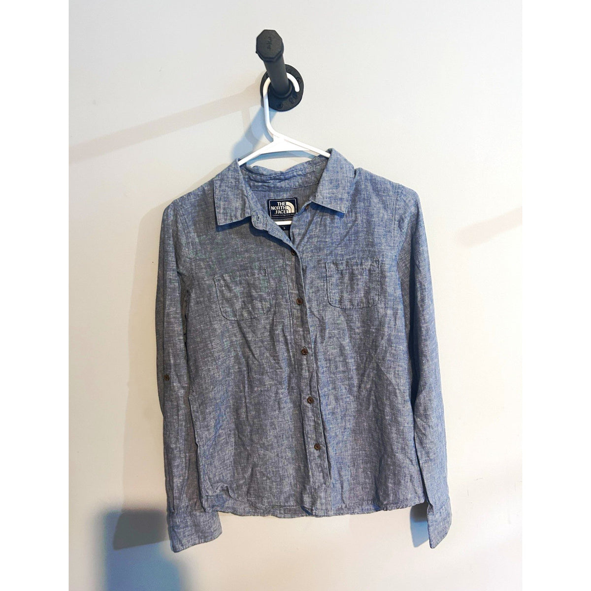 The North Face Blue Chambray Linen/Cotton Long Sleeve Button-Down Shirt S