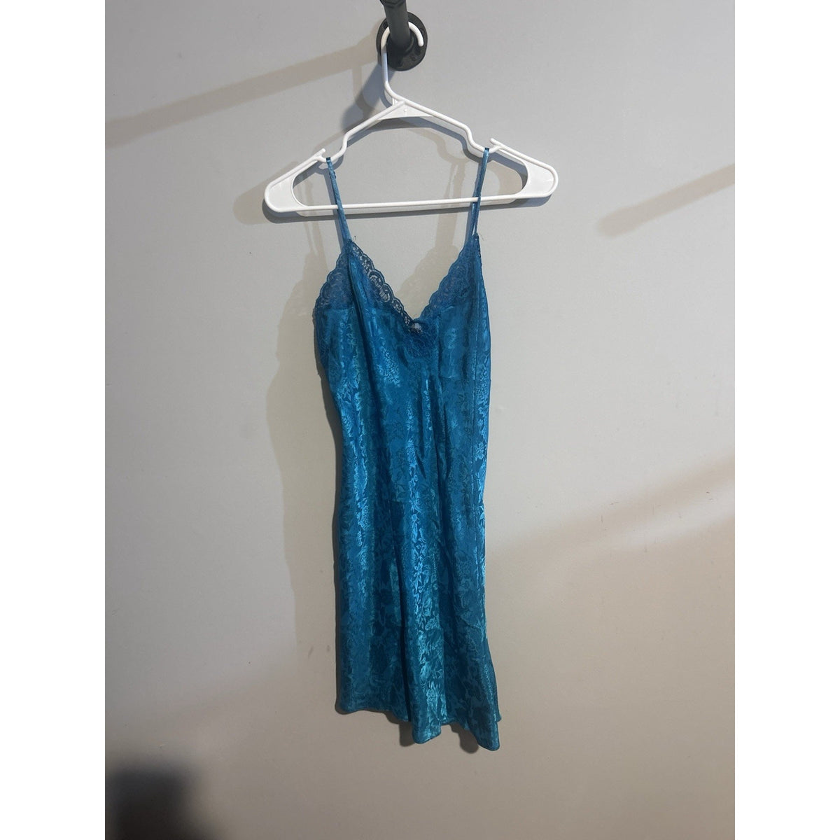 Adonna Women’s Blue Floral Lace V-Neck Sleeveless Chemise, Adjustable, M