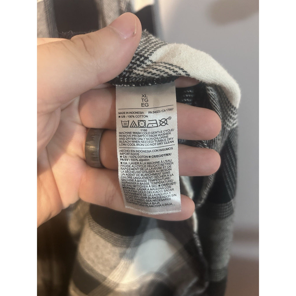Old Navy The Boyfriend Shirt Flannel Plaid Button-Up Black/White/Gray XL